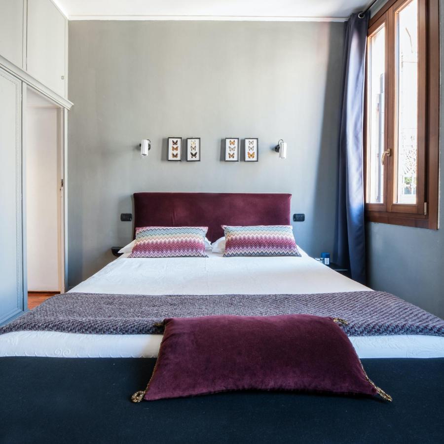Stylish Renovated Apartment In The Heart Of The City Venesia Bagian luar foto